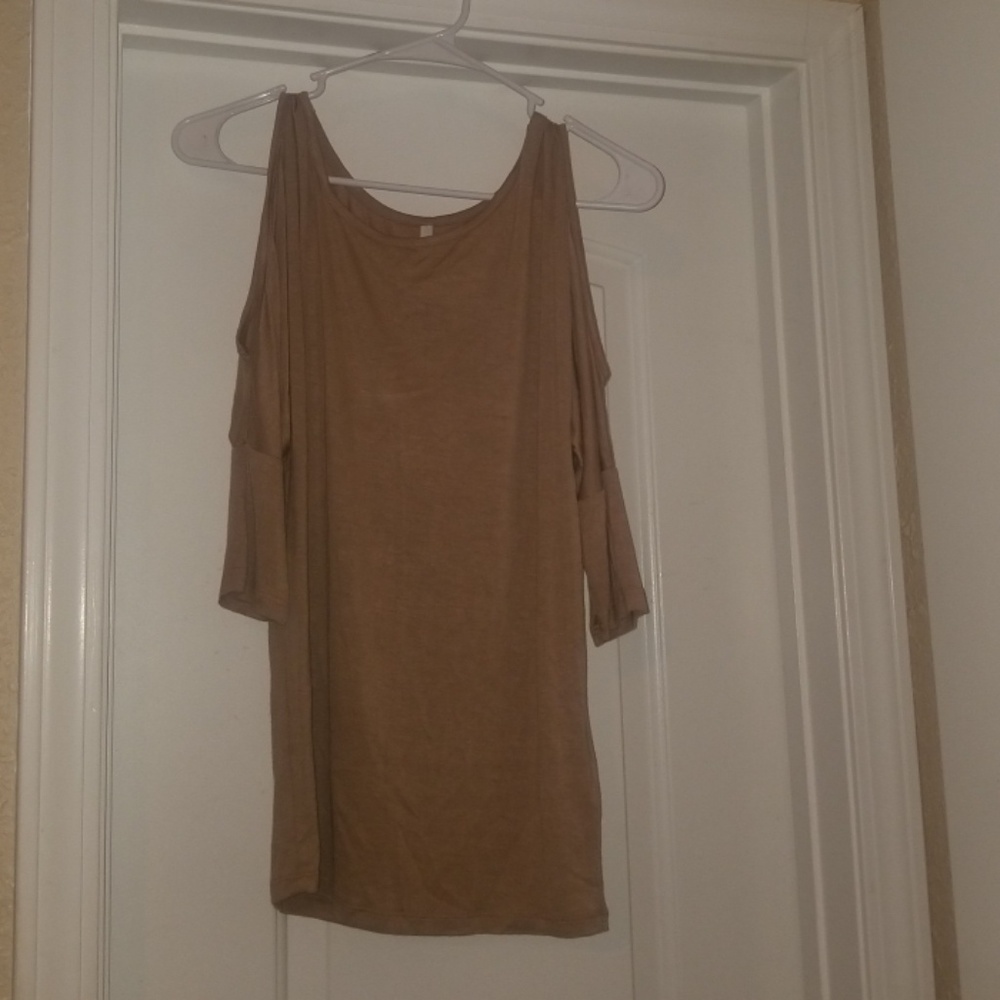 Brown 3/4 sleeve Cold Shoulder Active USA Top NWOT